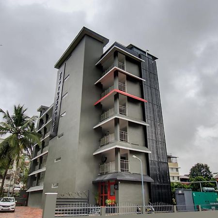 Oyo Townhouse 061 Gcda Kakkanad Signal Hotell Kochi Exteriör bild