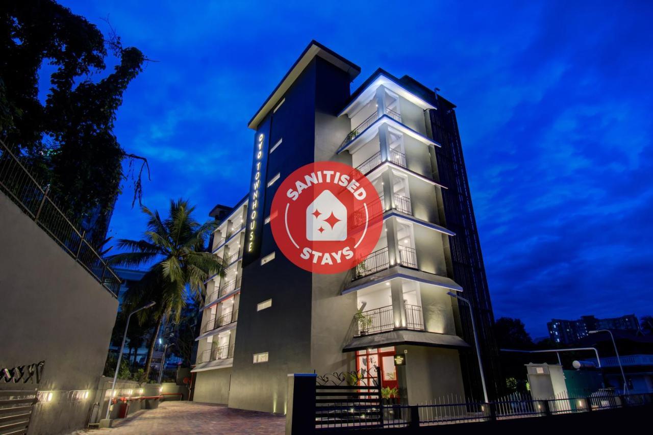 Oyo Townhouse 061 Gcda Kakkanad Signal Hotell Kochi Exteriör bild