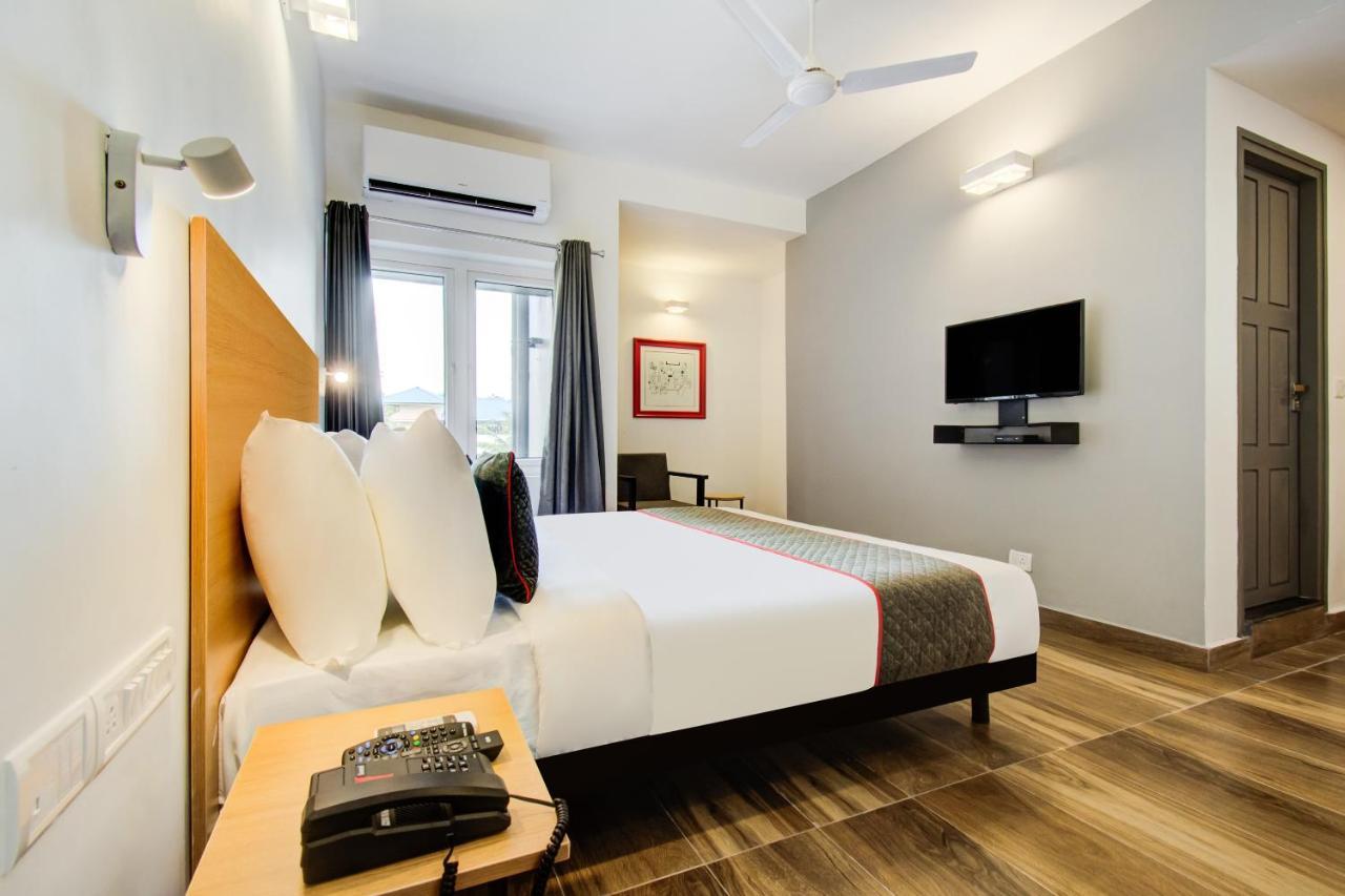 Oyo Townhouse 061 Gcda Kakkanad Signal Hotell Kochi Exteriör bild
