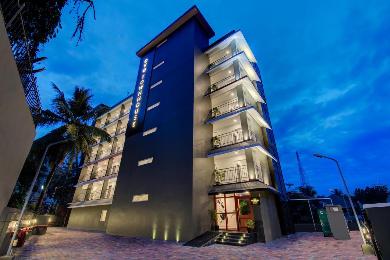Oyo Townhouse 061 Gcda Kakkanad Signal Hotell Kochi Exteriör bild